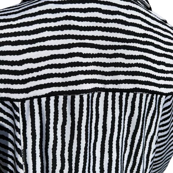 ROZ & ALI women’s size L short sleeve button-down top - Picture 7 of 10